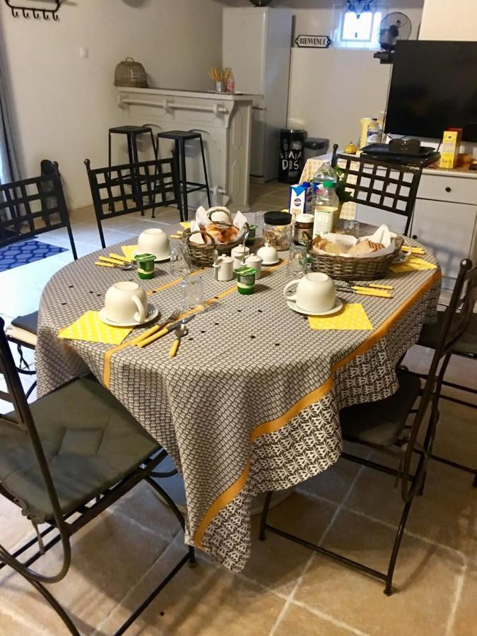 Bed and Breakfast Le Grand Coudreau Nazelles-Negron Exterior foto
